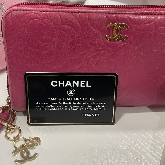 CHANEL Fuchsia Floral Embossed Wallet - Picture 4 of 16